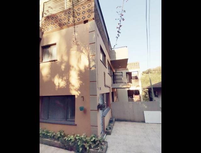 10 BEDROOM HOUSE FOR SALE IN CLARE HILLS